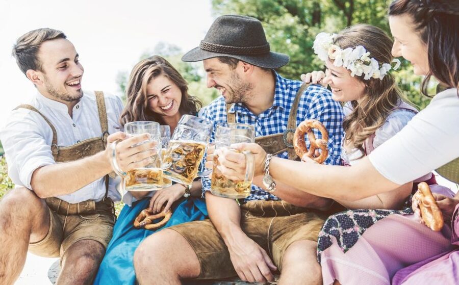 Private Beer Tasting Tour in Munich with Oktoberfest Museum - Meeting your guide at Marienplatz