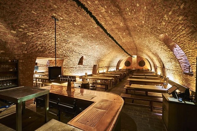 Private Munich Beer Hall Tour with 3-Course Meal & Beer Tastings - Beer tasting and a snack board at Museumsstüberl