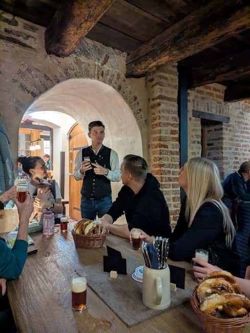 Pub crawl incl. Oktoberfest museum guided tour with beer tasting (private) - Starting at the Beer and Oktoberfest Museum