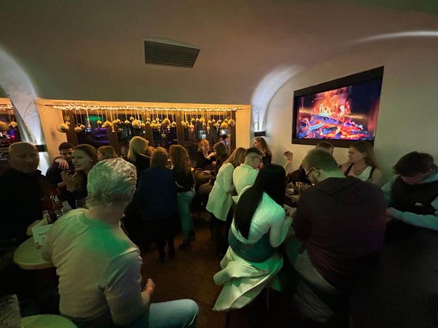 Pub crawl incl. Oktoberfest museum guided tour with beer tasting (private) - Tasting three or four Bavarian beers with pretzels
