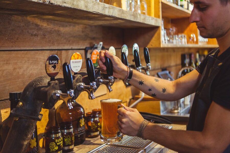 Queenstown: Twilight Wine and Craft Beer Tour - The run toward Gibbston