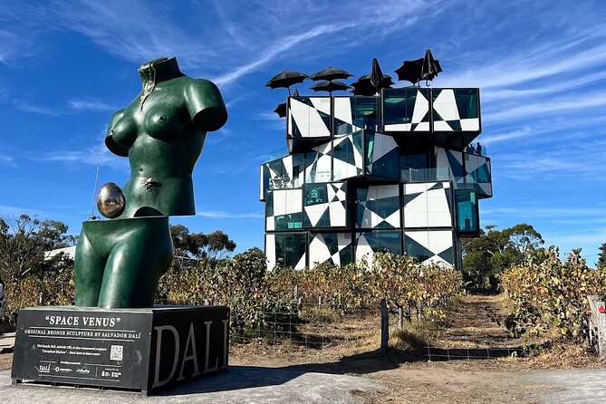 Red White & Brew - Wine, Gin & Beer Tour with Tastings from Adelaide - Pindarie Winery: wine, cheese, and the main meal