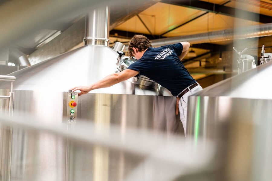 Rotterdam: Stadshaven Brewery Tour with Beer Tastings - Video and AR add a modern layer
