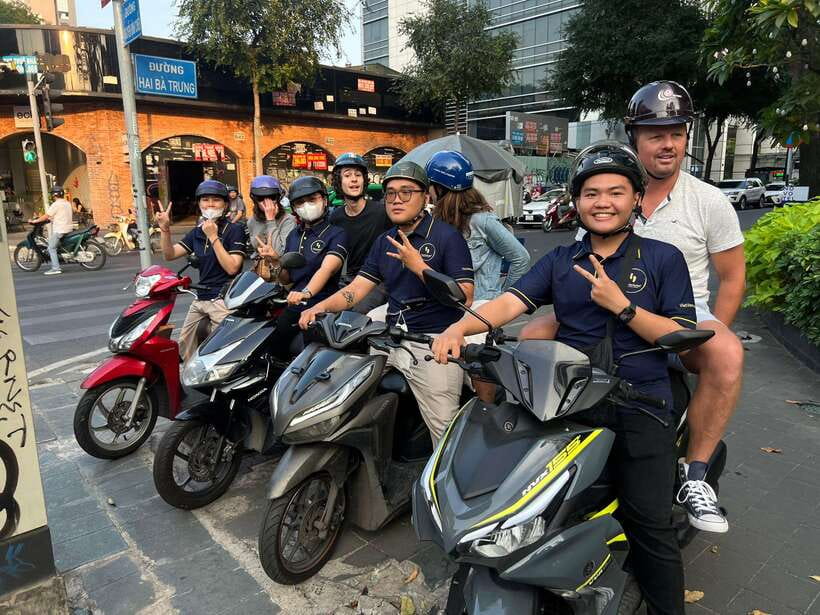 Saigon: Craft Beer & Local Food Experience Tour On Motorbike - The first 15 minutes: views from the road