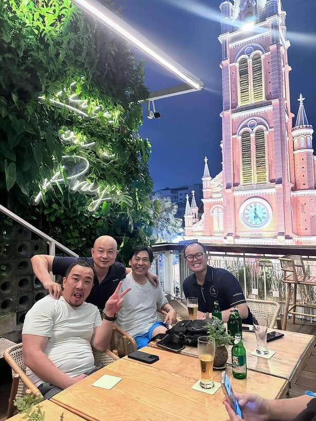 Saigon: Craft Beer & Local Food Experience Tour On Motorbike - Local restaurant stop one: beer with guided tasting