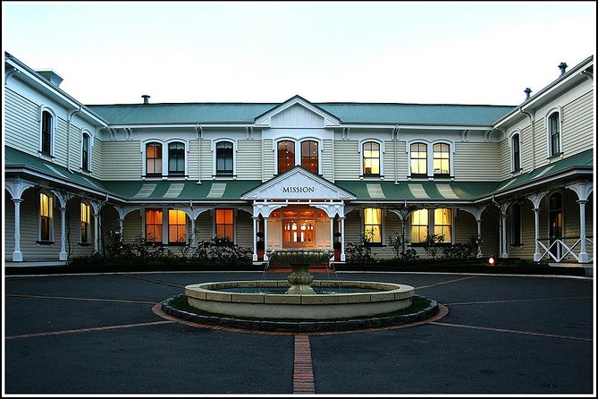 Small group - Napier Premium Wineries+ Beer tour -5.0 - 5.5 hours - Who should book this half-day outing?