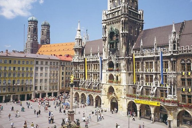 Superior E-Bike Tour incl. 3rd Reich Sites & a beer Garden Stop - Starting at Marienplatz with a short orientation