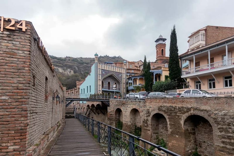 Tbilisi: Sightseeing Tour, Wine or Beer Tasting, & Cable Car - Food, wine, and Georgian flavor