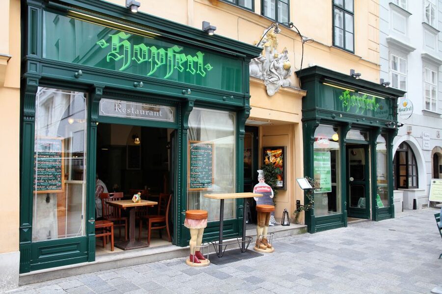 Vienna: Private Austrian Beer Tasting Tour in the Old Town - Austrian snacks, appetizers, and the one full meal