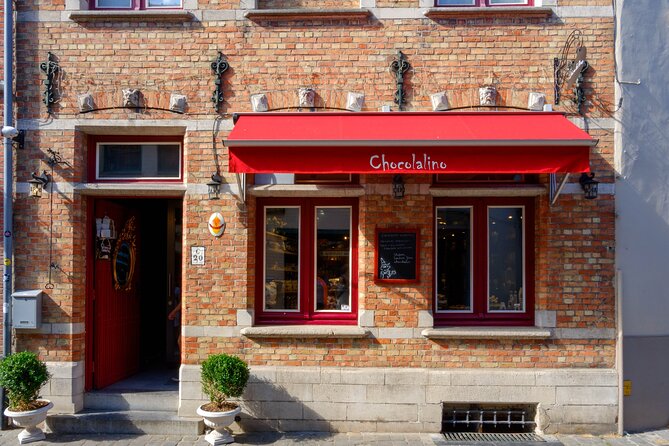 Walking tour of Bruges with boat option and/or beer tasting - Stoofstraat and Bruges’ medieval houses