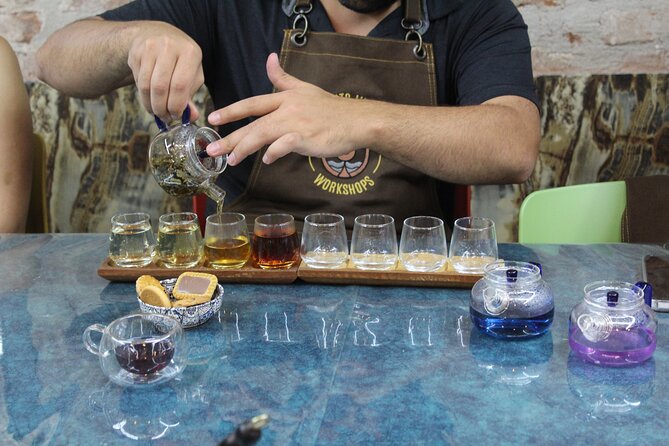 World Teas and Turkish Tea Brewing & Tasting Workshop in Istanbul - Turkish tea with the traditional double teapot